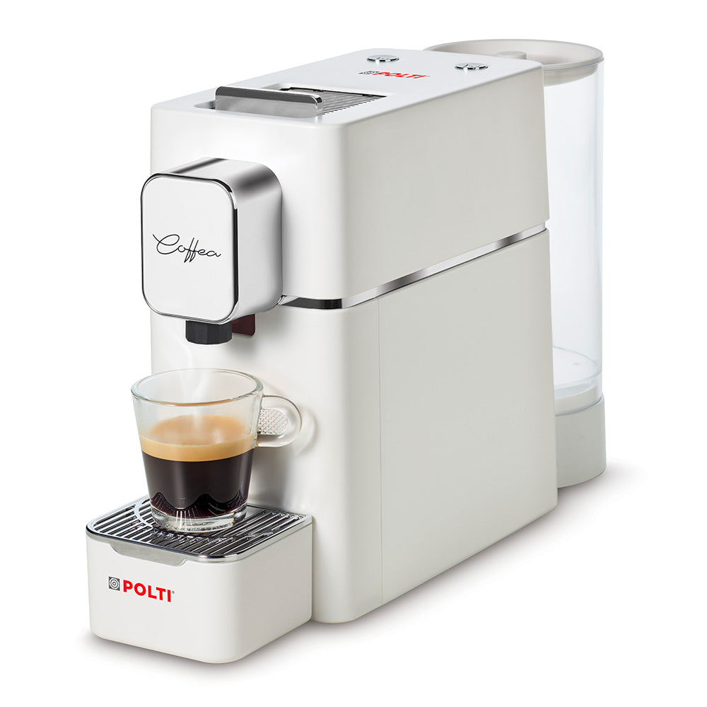 Máquina de café blanca de cápsulas con taza de café